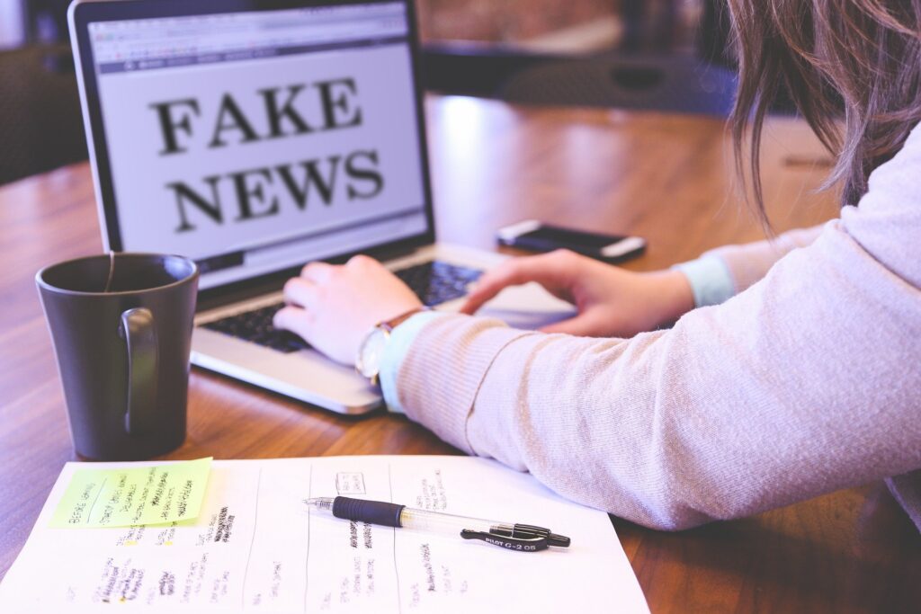 How to identify fake news websites