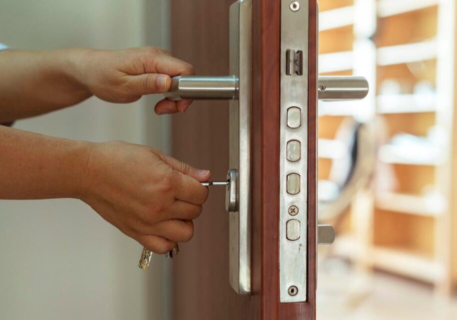 Do You Know the Surprising Ways Door Barricade Bars Can Safeguard Your Home?